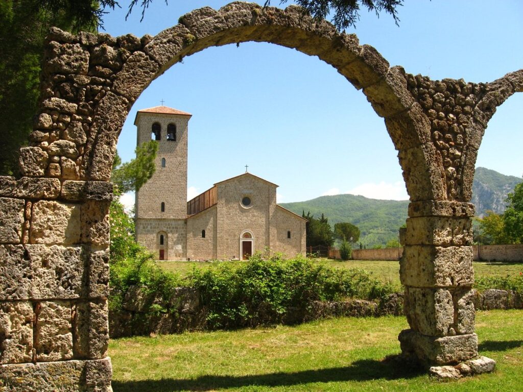 edificio religioso di Castel San Vincenzo