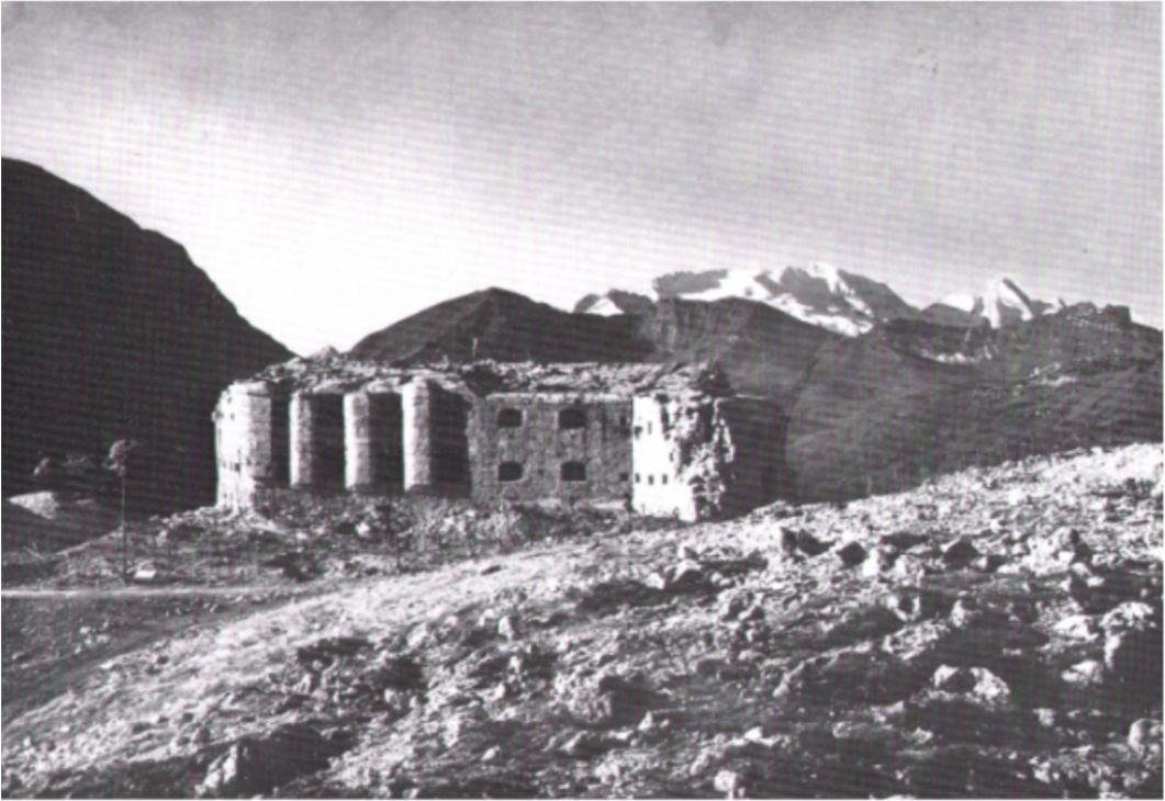 Copertina itinerario Forte Intra i Sásc: Austro-Hungarian Fortress at 2,197 Meters with Cannons and Tofane Views