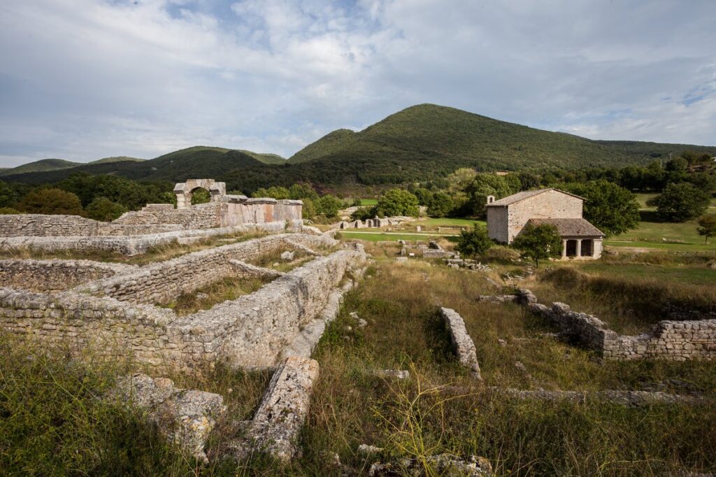 antica città dell'Umbria e sito archeologico nel comune italiano di Terni