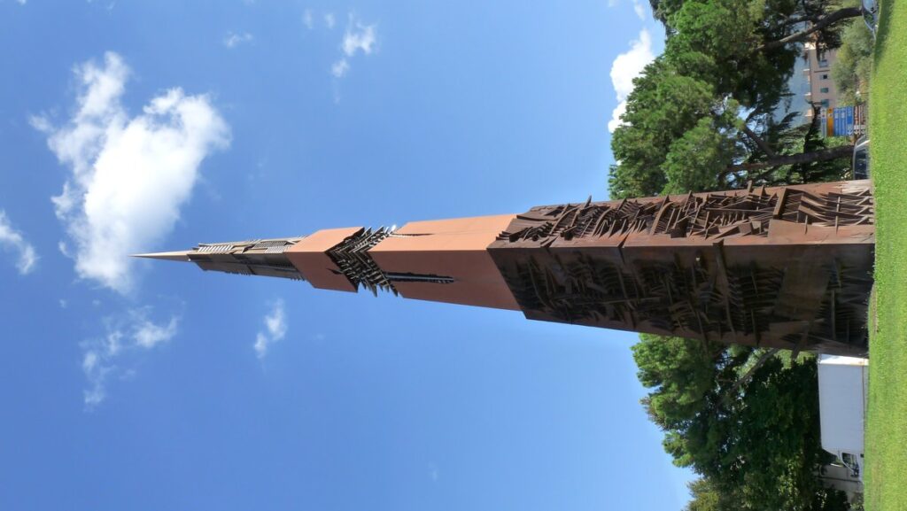 scultura di Arnaldo Pomodoro