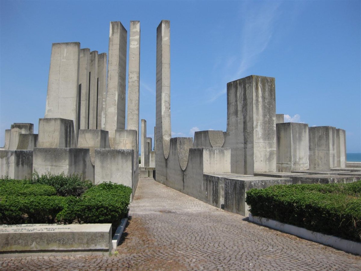 ユーゴスラビア戦没者慰霊納骨堂