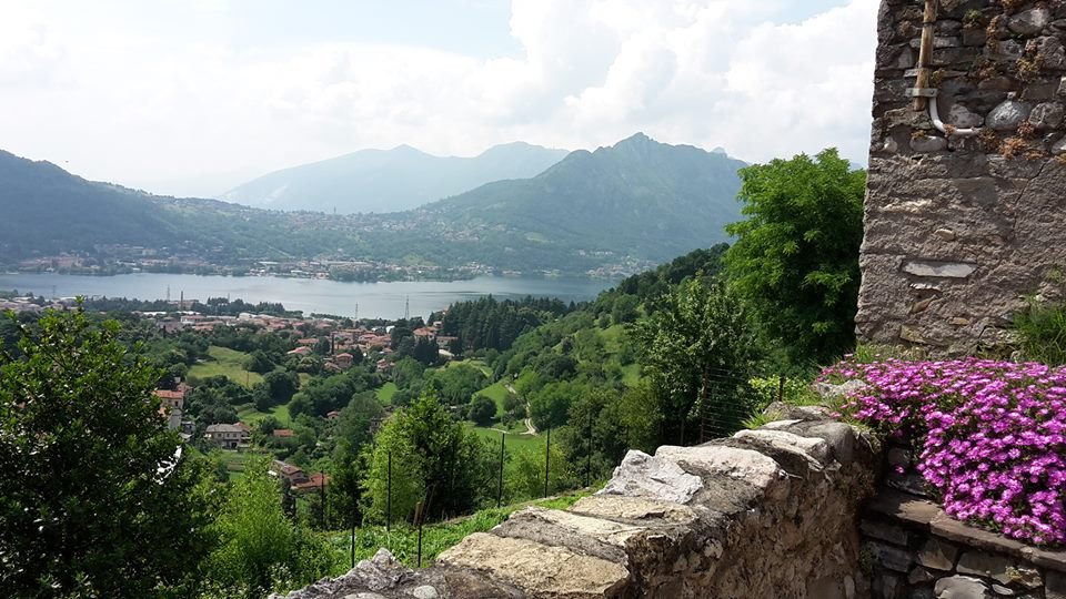 Copertina itinerario Castillo de Rossino: fortaleza medieval con vistas panorámicas al Lago de Garlate