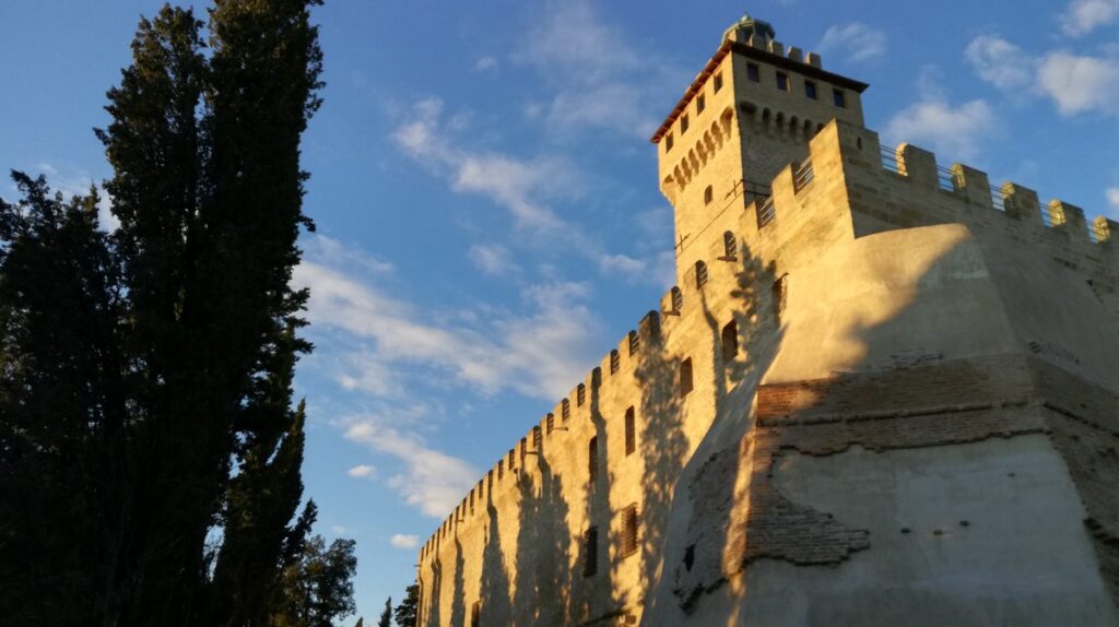 castello nel comune italiano di Meldola (FC)