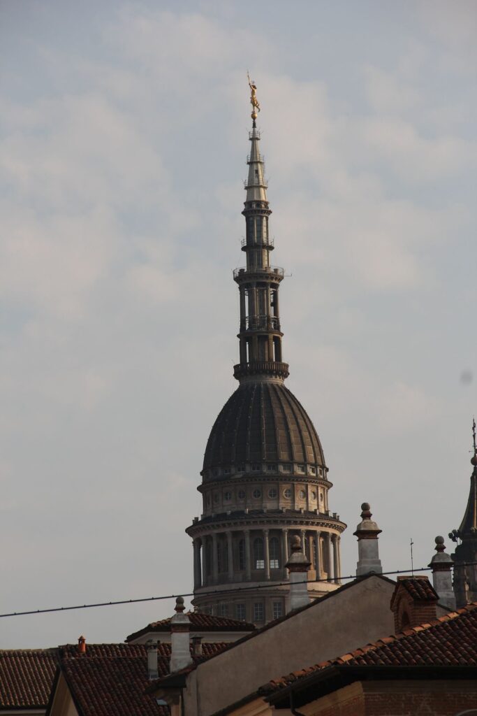 edificio religioso a Novara, Italia