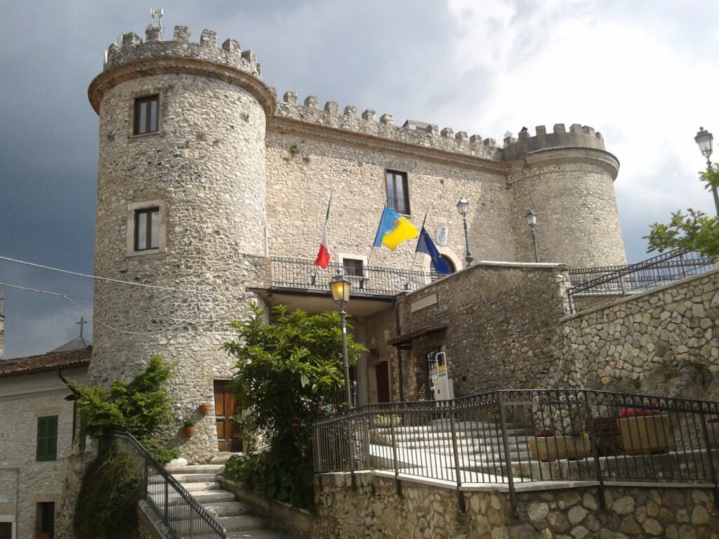 castello nel comune italiano di Oricola (AQ)