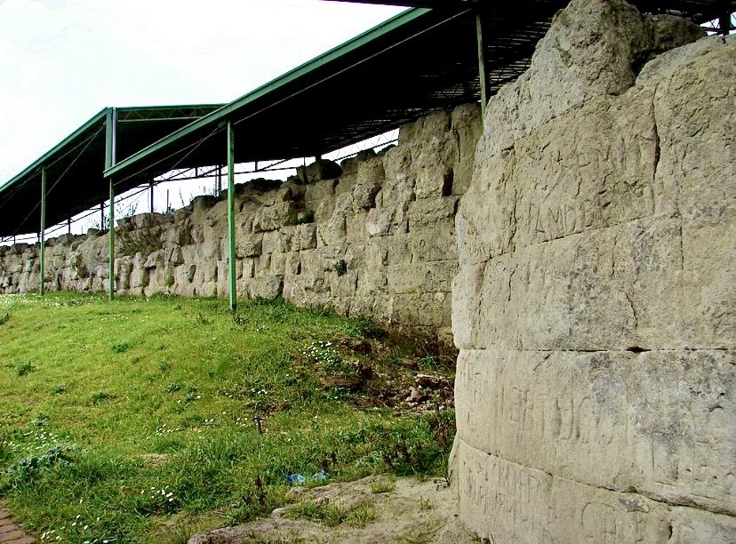 Murailles grecques d'Hipponion