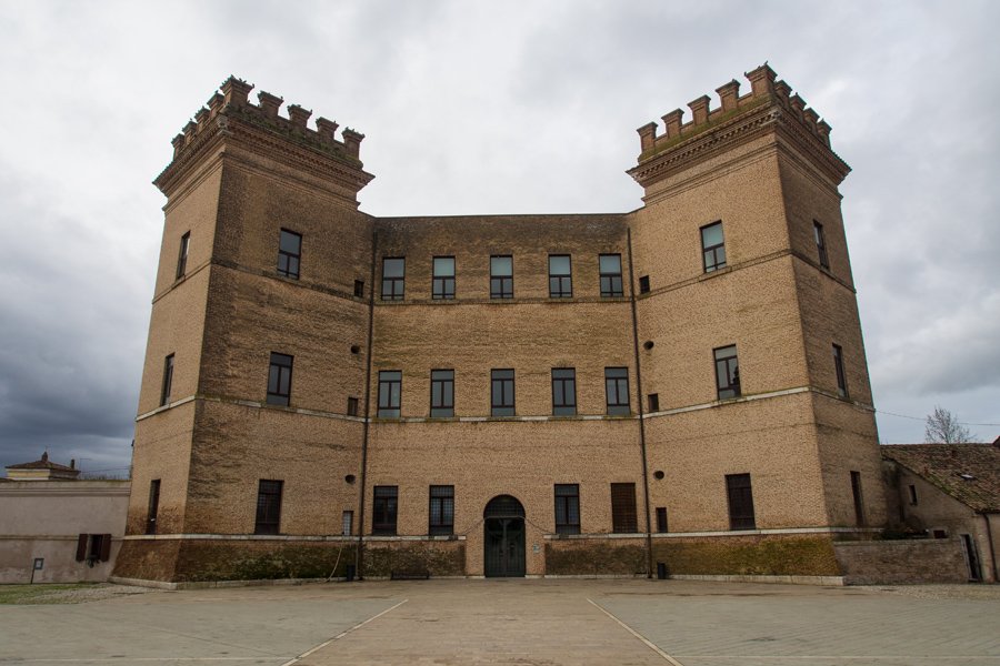 Copertina itinerario Estense Castle of Mesola: Renaissance fortress in the Po Delta with historic park