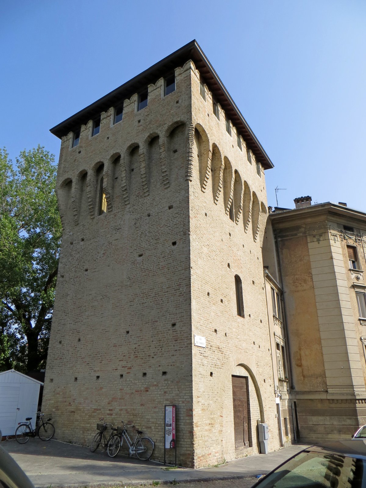 ヴィスコンティの塔