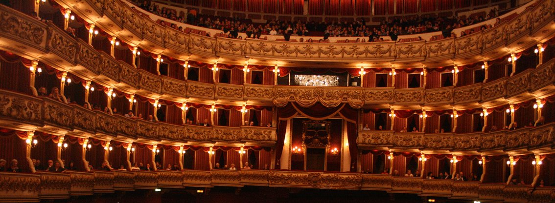 Copertina itinerario Teatro Filarmônico de Verona: acústica perfeita e oficinas artesanais ativas