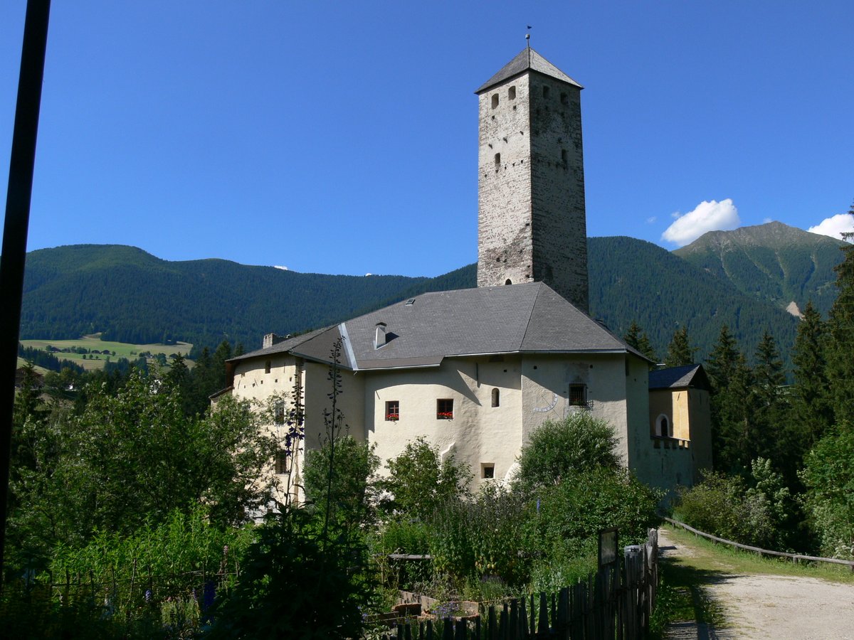 Copertina itinerario Castel Welsperg: castello medievale autentico del XII secolo con vista Dolomiti