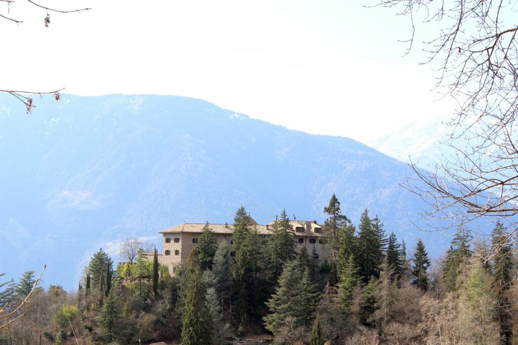 centro abitato situato presso Merano, provincia autonoma di Bolzano