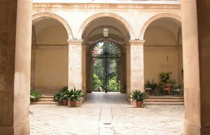 Copertina itinerario Museu Jatta: coleção única de cerâmica apuliana em Ruvo di Puglia