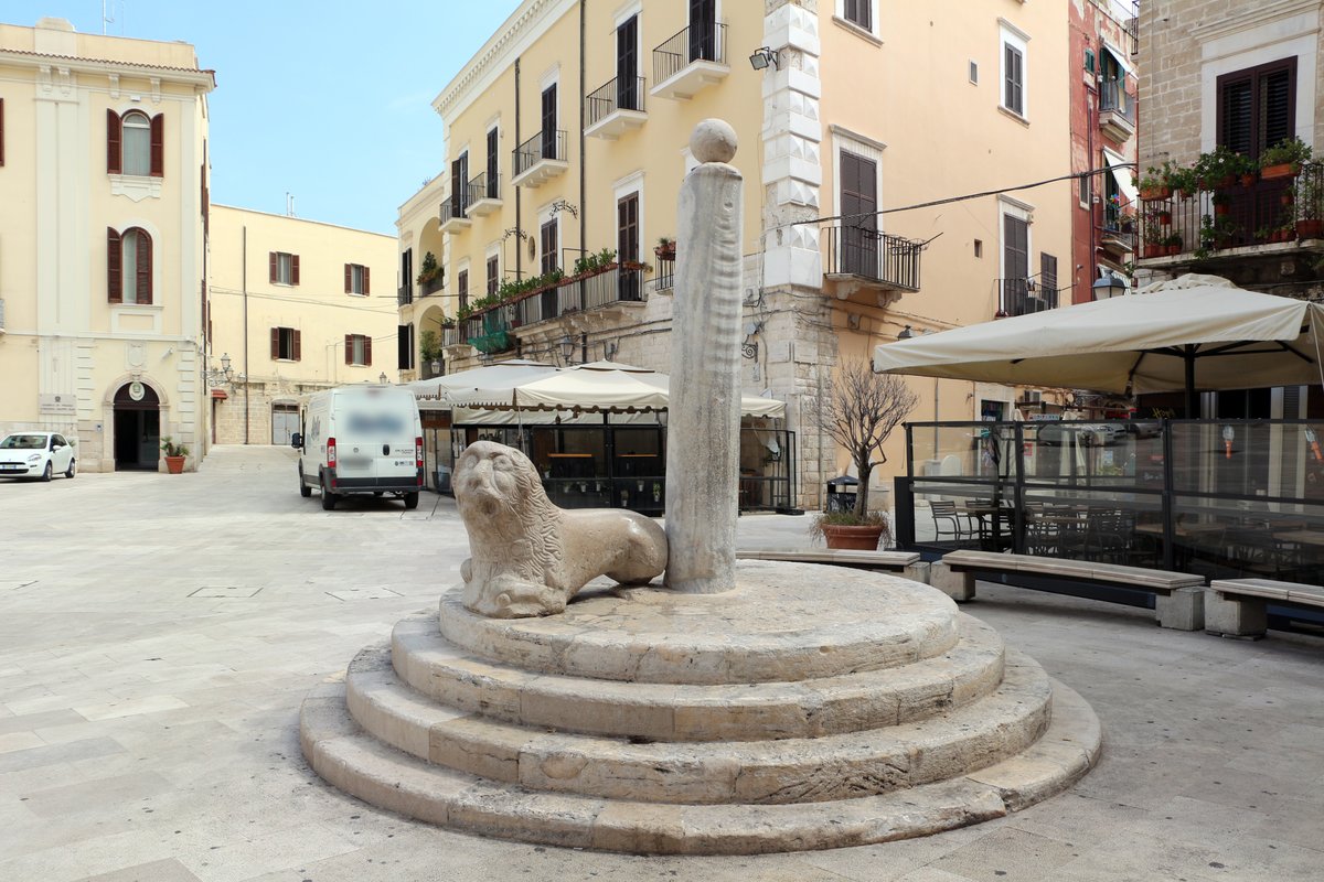 العمود المخزي