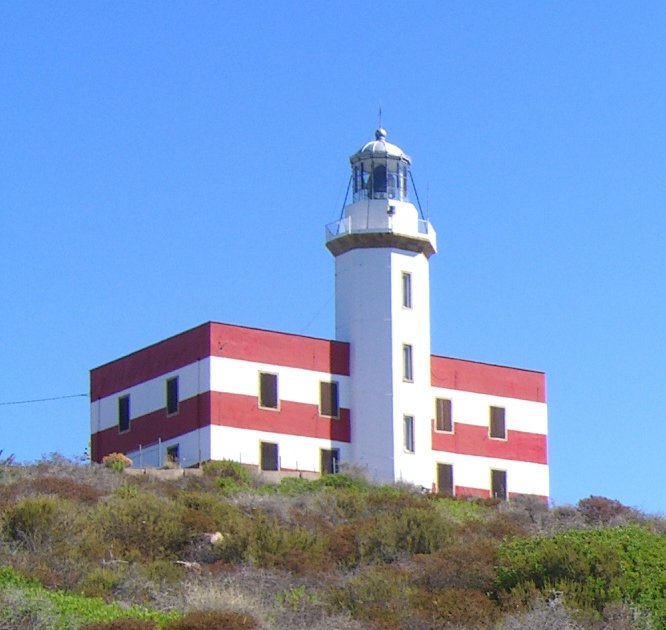 Copertina itinerario Faro de Capel Rosso: torre blanca de 1883 con vista de 360° sobre Giglio y Giannutri