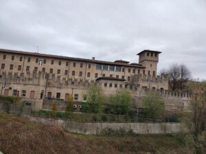 ex fortificazione edificata in piena età altomedievale a Pontevico, in Provincia di Brescia, utilizzata come sede di un istituto neuropsichiatrico