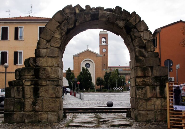 porta monumentale di Rimini