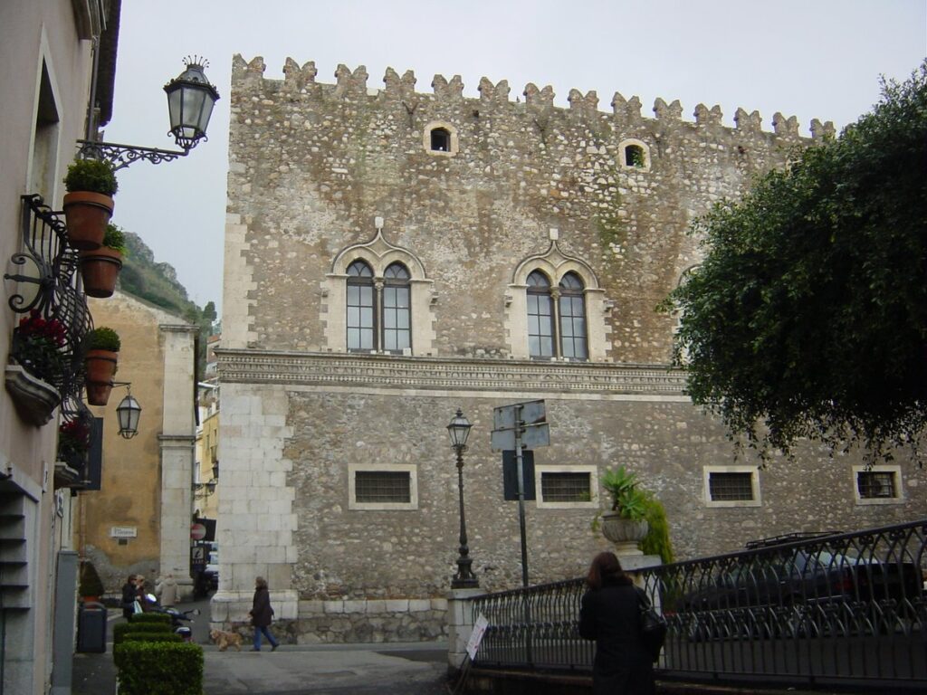 palazzo storico a Taormina