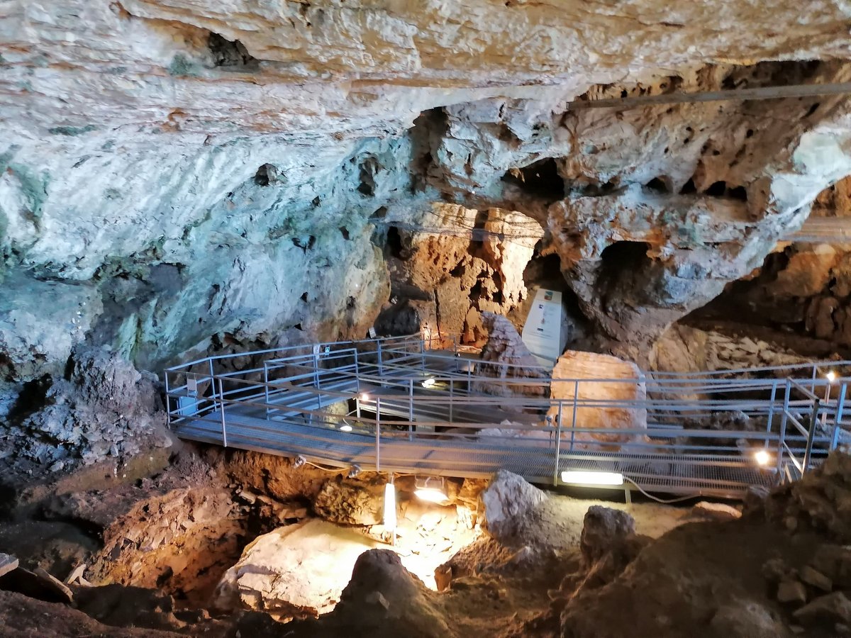 Copertina itinerario Caverna de las Arenas Blancas: la cueva prehistórica de Finale Ligure con hallazgos únicos