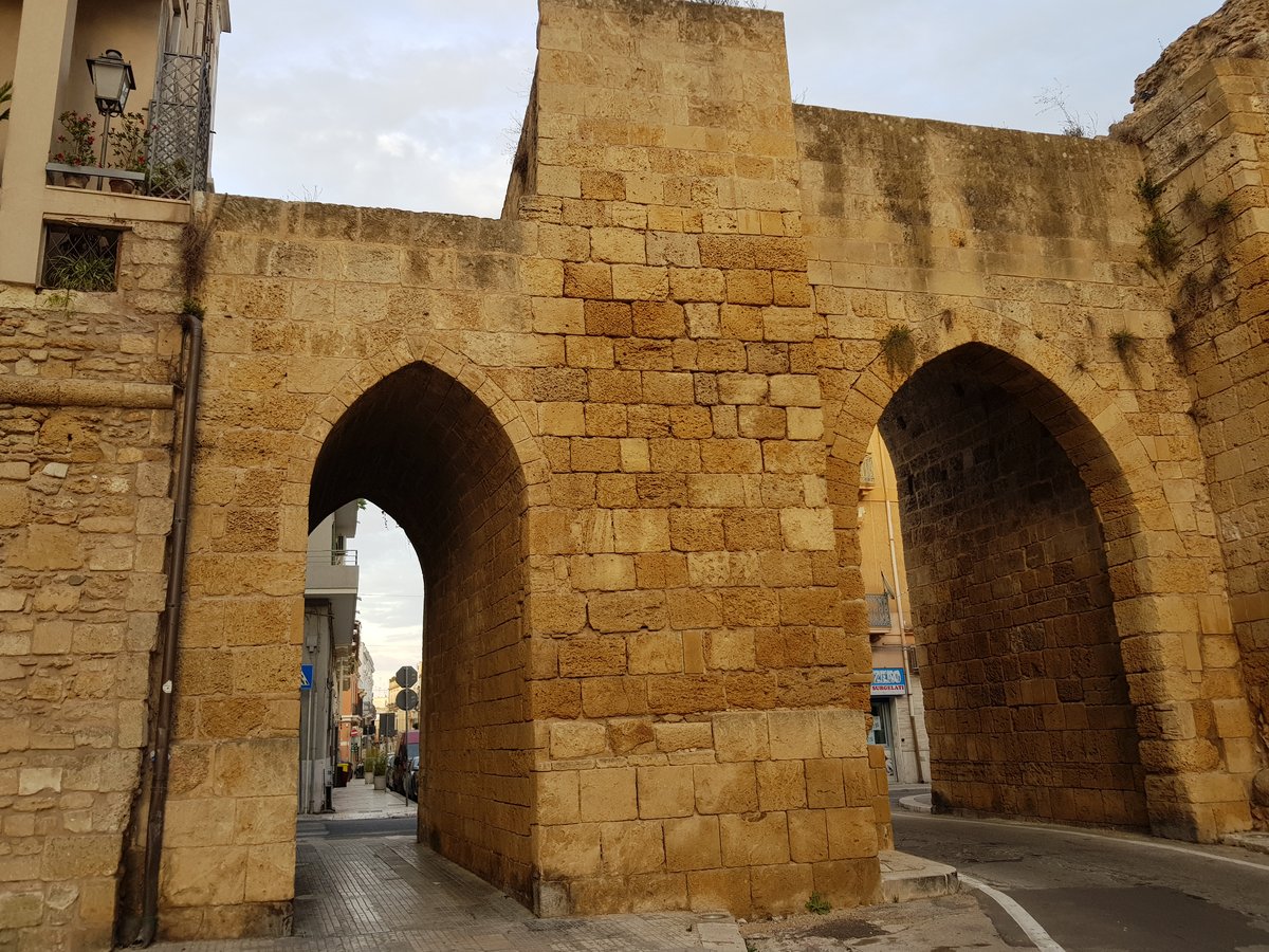 Copertina itinerario Porta Mesagne in Brindisi: Das mittelalterliche Stadttor im Herzen der Stadt