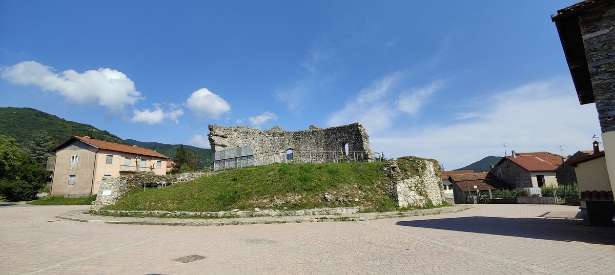 Copertina itinerario バルディネート城：リグーリア山岳ハイウェイの森に佇む中世の廃墟