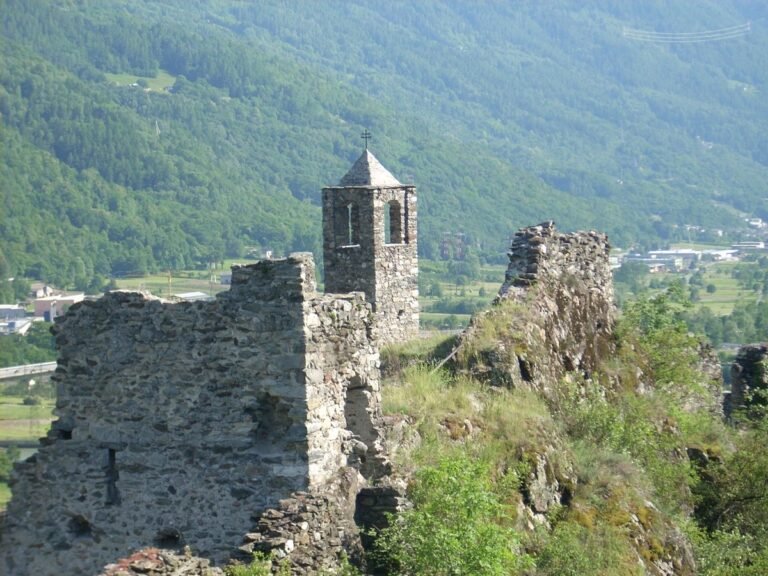 rovine di castello a Grosio