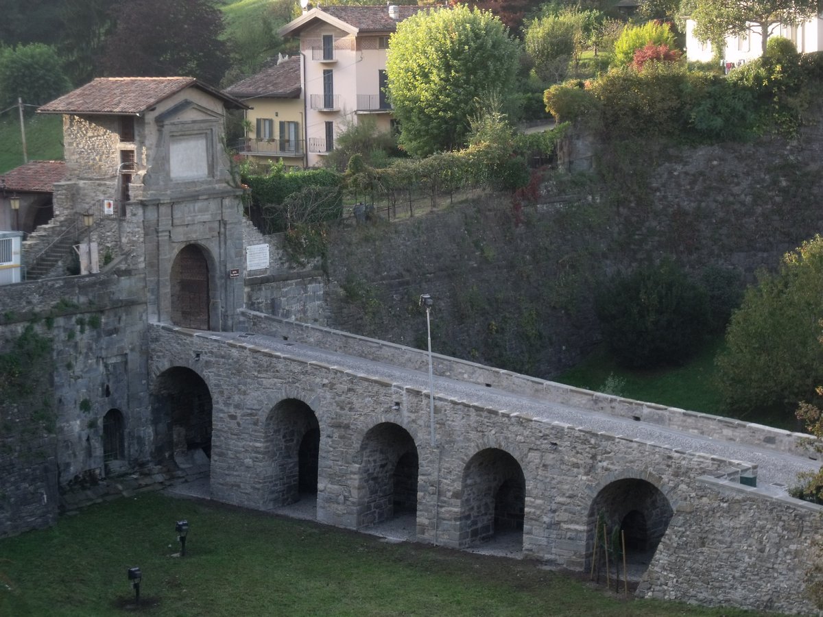 San Lorenzo Gate