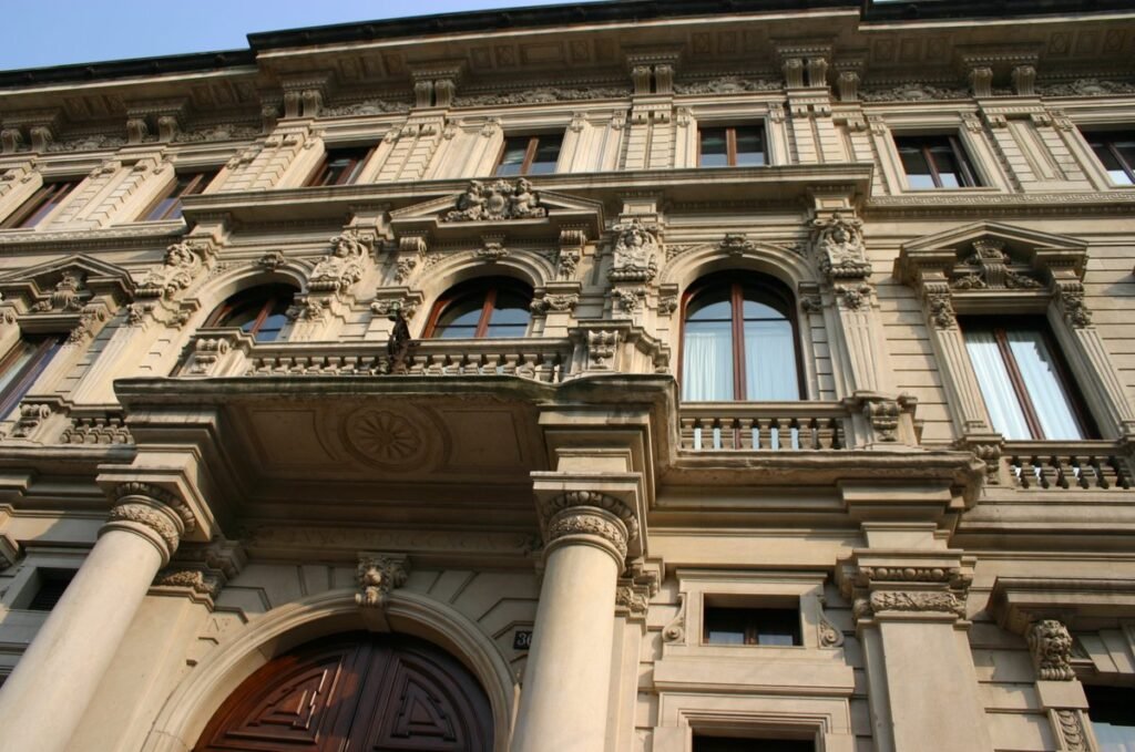 palazzo storico di Milano
