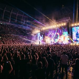 Immagine artistica di Max Pezzali live a Messina con il tour negli stadi 2026 (Concerto Max Pezzali a Messina - immagine non ufficiale)