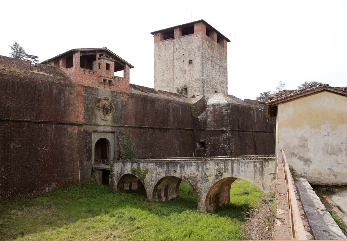 Copertina itinerario Fortezza Santa Barbara: storia e graffiti nel cuore di Pistoia